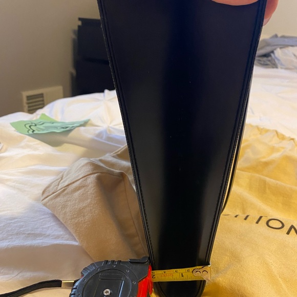 Stunning epi leather LV purse! Barely used comes with duster. - Picture 11 of 11